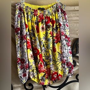 Beautiful yellow background floral off the shoulder top, size XL